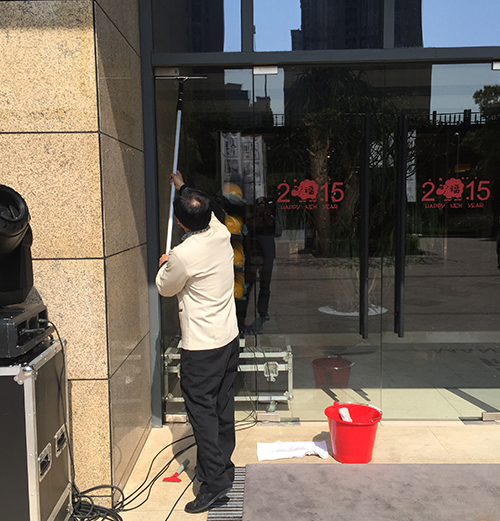 玻璃外墙清洗