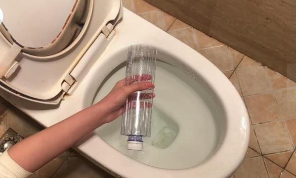 每天都要使用的马桶堵了怎么办？怕什么，这几招帮你轻松解决！